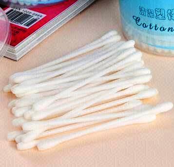 Cotton swab take up little space in a nursing program, but a variety of applications. Photo of globalsources.com written.